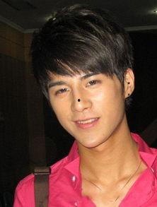 姜潮父母的背景,名门望族传承之子