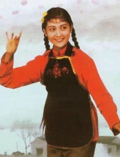 崔凌霄资料,才华横溢的青年才俊，引领时代潮流的先锋人物