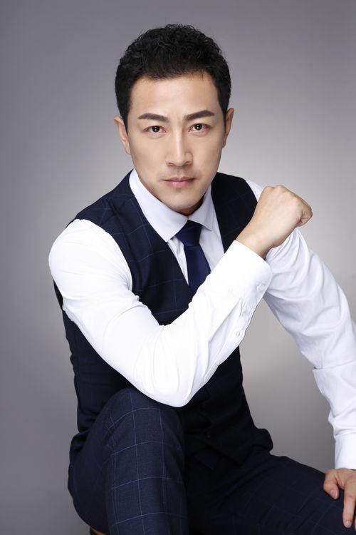 演员张健个人资料,影视界多面手，才华横溢的演员风采